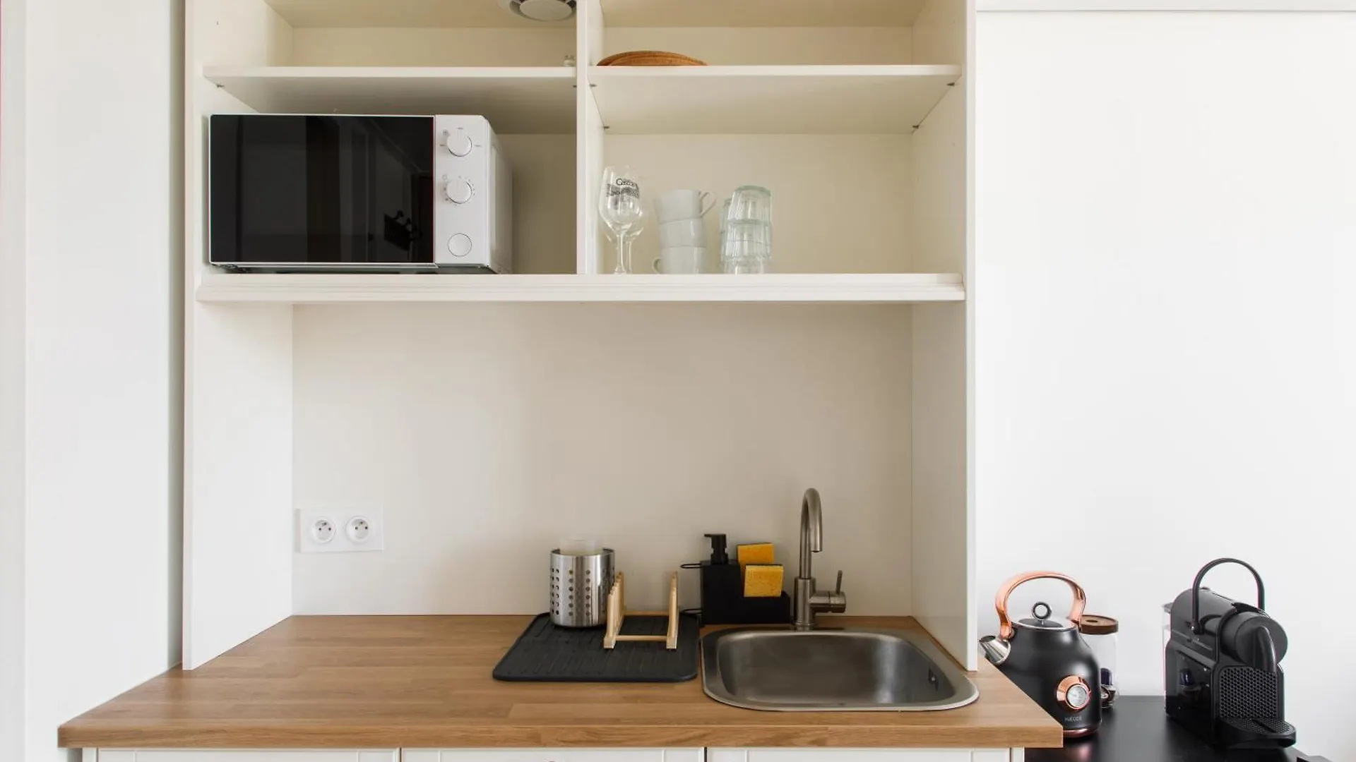 Apartment Pleasant 1bd Duplex For 4 Batignolles