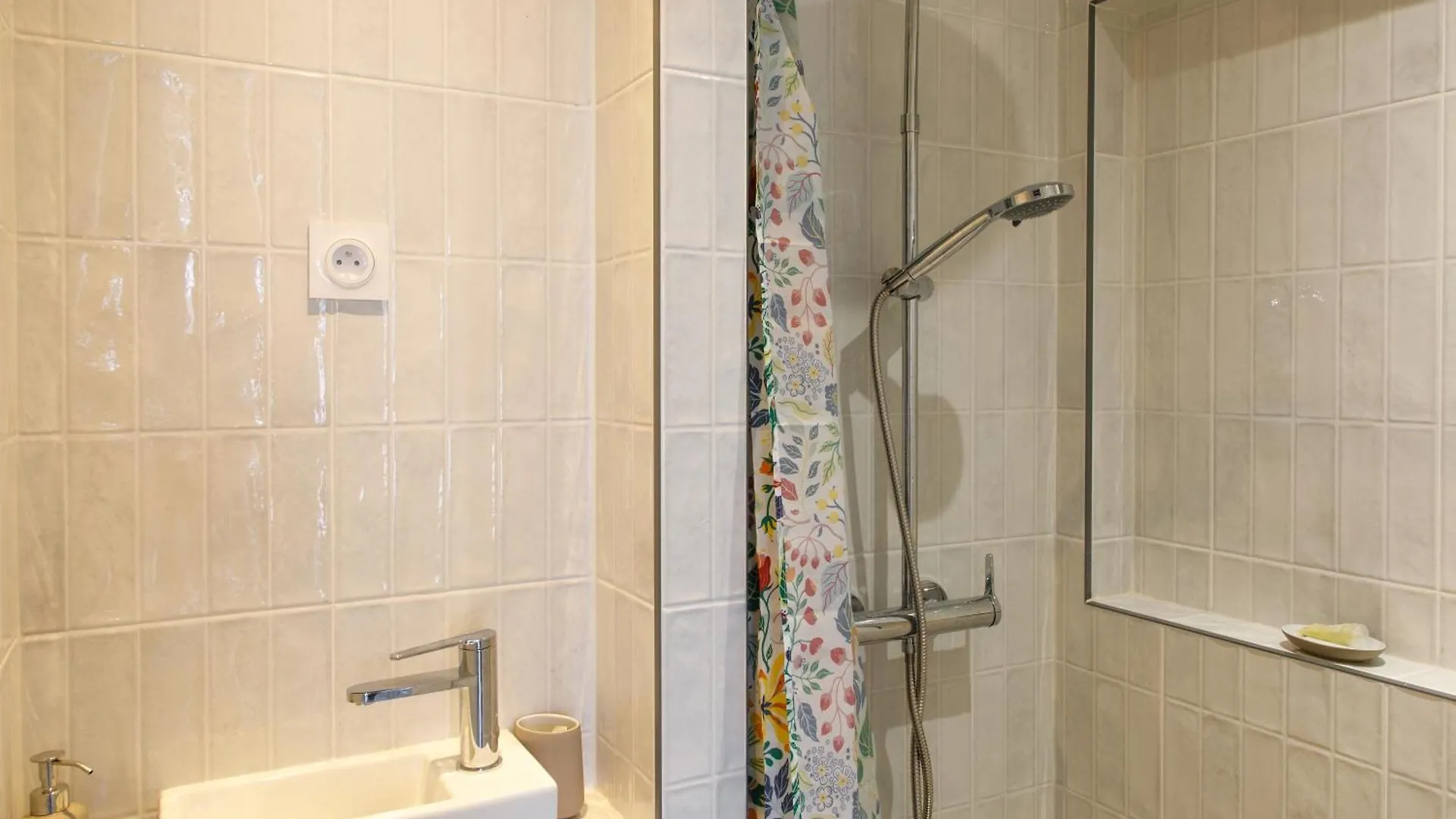 Pleasant 1bd Duplex For 4 Batignolles Apartment *